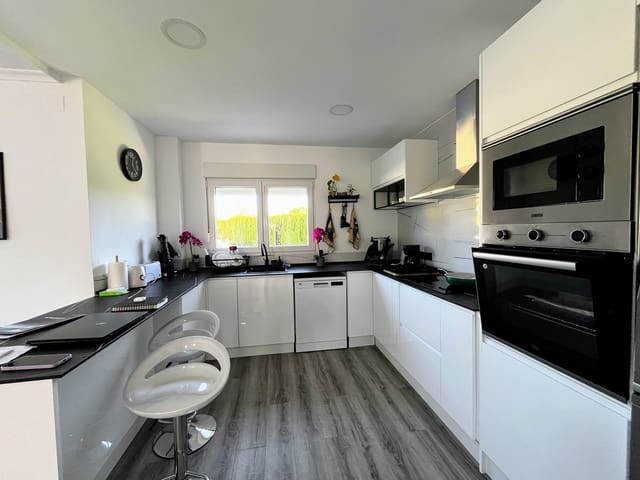 4 bedroom Villa for sale in Llíria with pool - € 590,000 (Ref: 9398237)