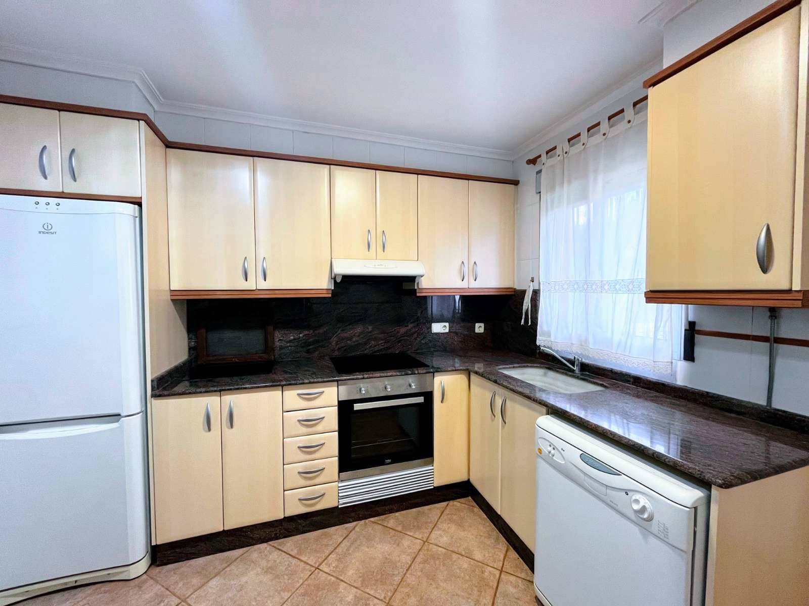 3 slaapkamer Villa te koop in Lliria met zwembad - € 195.000 (Ref: 9433005)