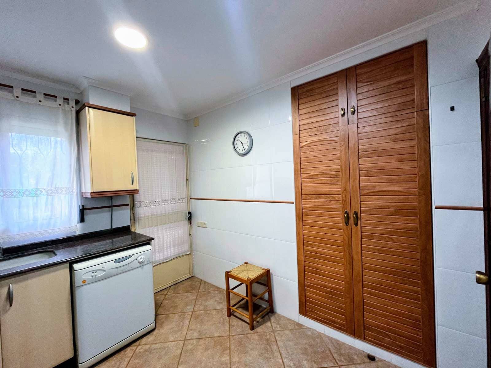 3 slaapkamer Villa te koop in Lliria met zwembad - € 195.000 (Ref: 9433005)