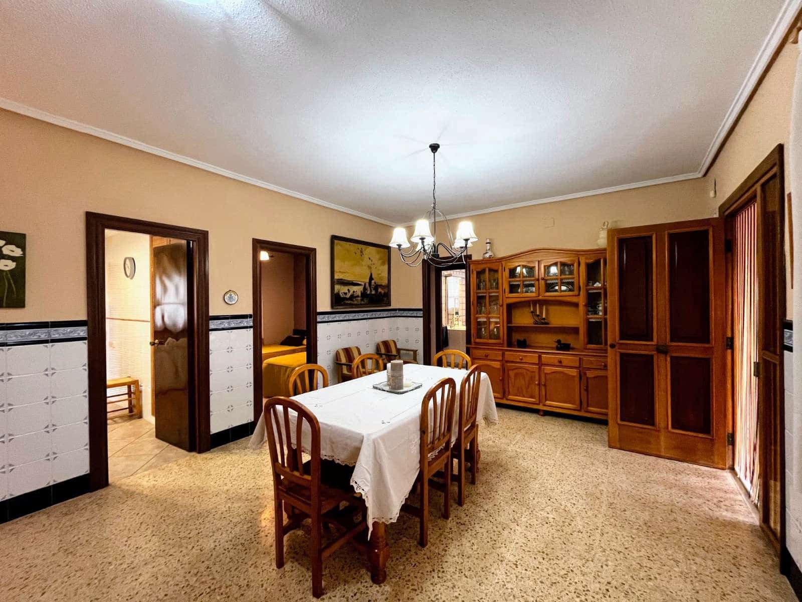 3 slaapkamer Villa te koop in Lliria met zwembad - € 195.000 (Ref: 9433005)