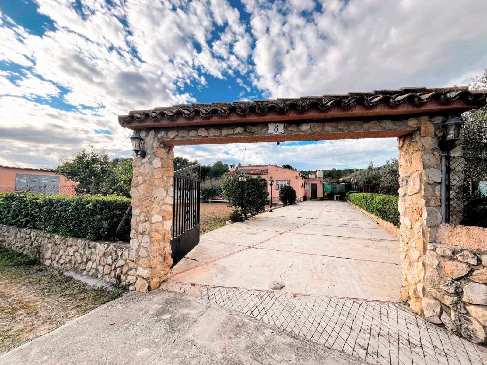 3 slaapkamer Villa te koop in Lliria met zwembad - € 195.000 (Ref: 9433005)