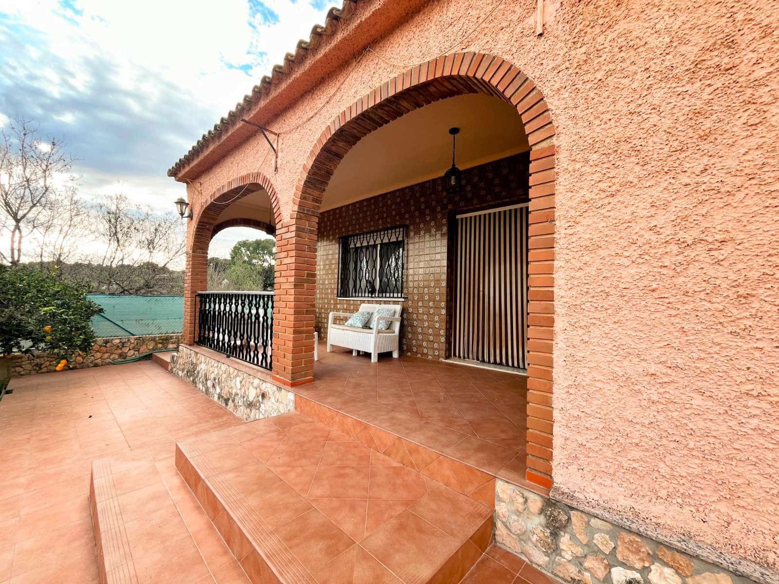 3 slaapkamer Villa te koop in Lliria met zwembad - € 195.000 (Ref: 9433005)