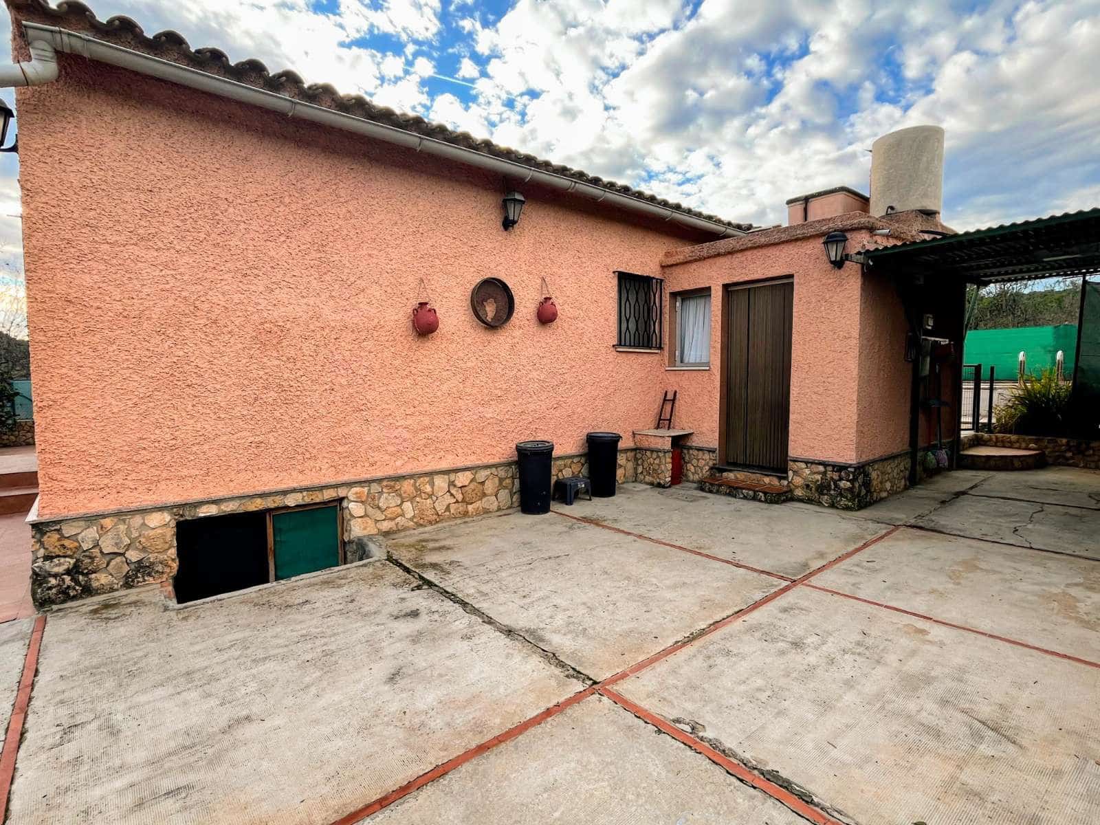 3 slaapkamer Villa te koop in Lliria met zwembad - € 195.000 (Ref: 9433005)