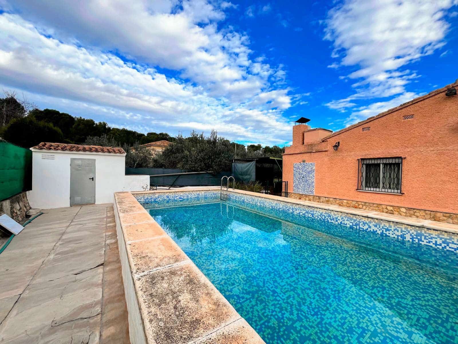 3 slaapkamer Villa te koop in Lliria met zwembad - € 195.000 (Ref: 9433005)