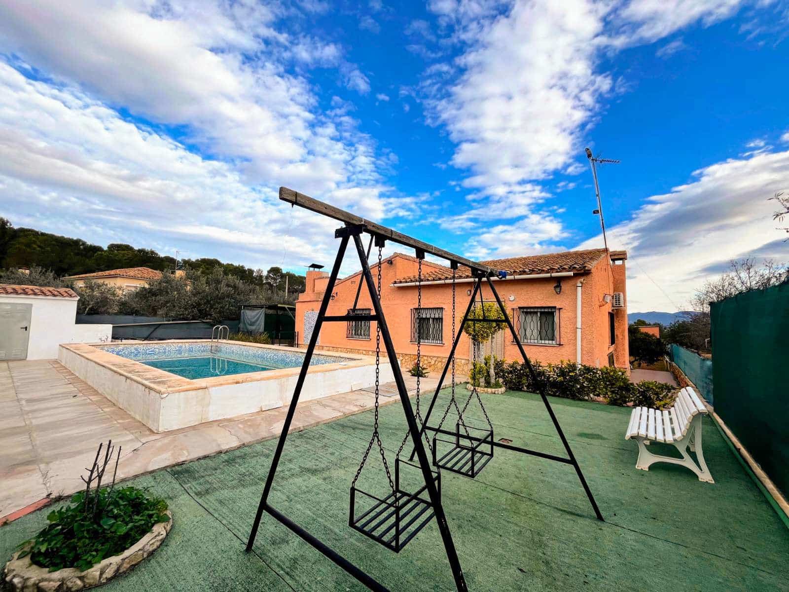 3 slaapkamer Villa te koop in Lliria met zwembad - € 195.000 (Ref: 9433005)