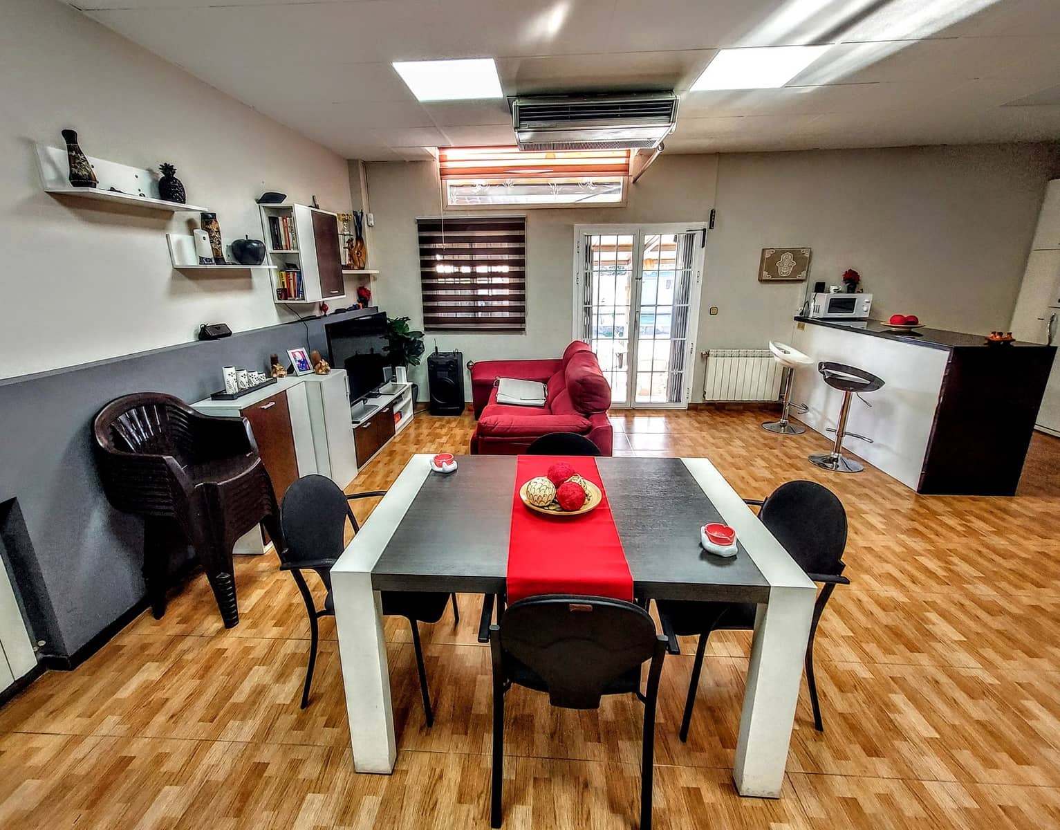 4 bedroom Villa for sale in Torrent with pool - € 565,000 (Ref: 9535669)