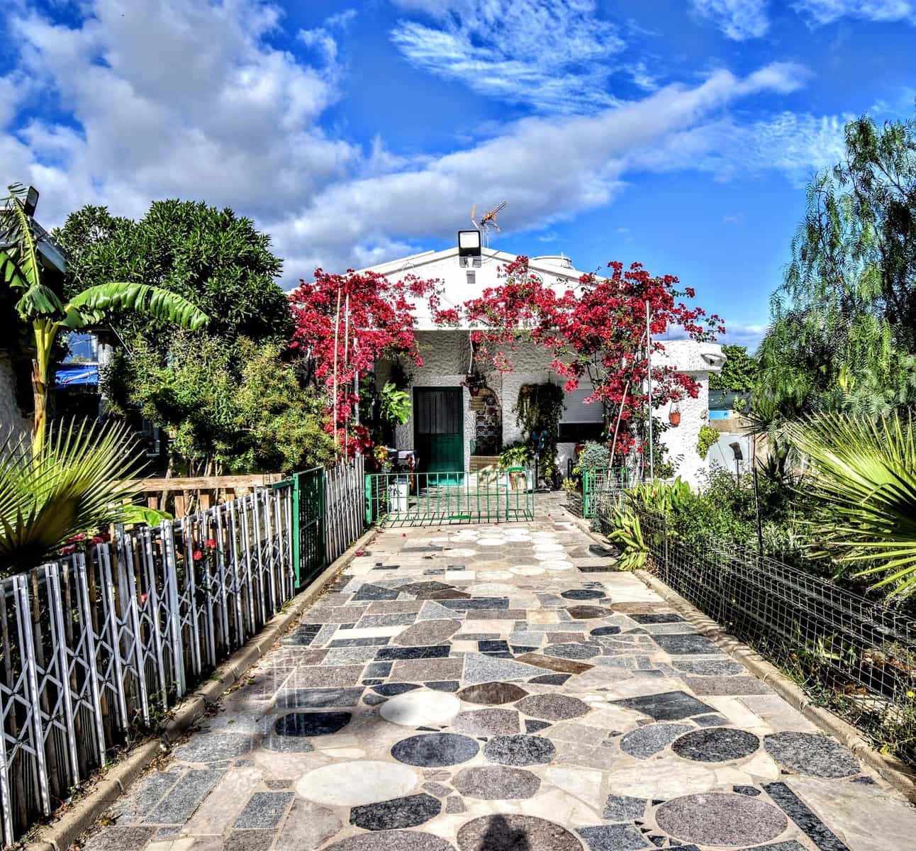 3 bedroom Villa for sale in Chiva with pool - € 180,000 (Ref: 9540897)