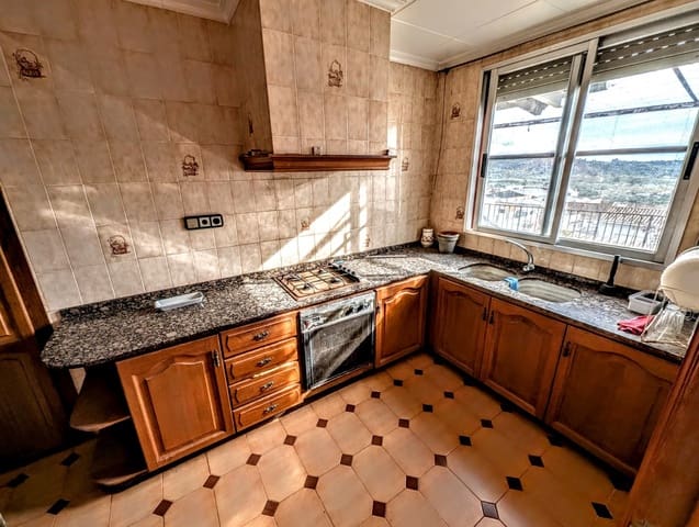 5 makuuhuone Omakotitalo myytävänä paikassa Montserrat - 255 000 € (Ref: 9564836)