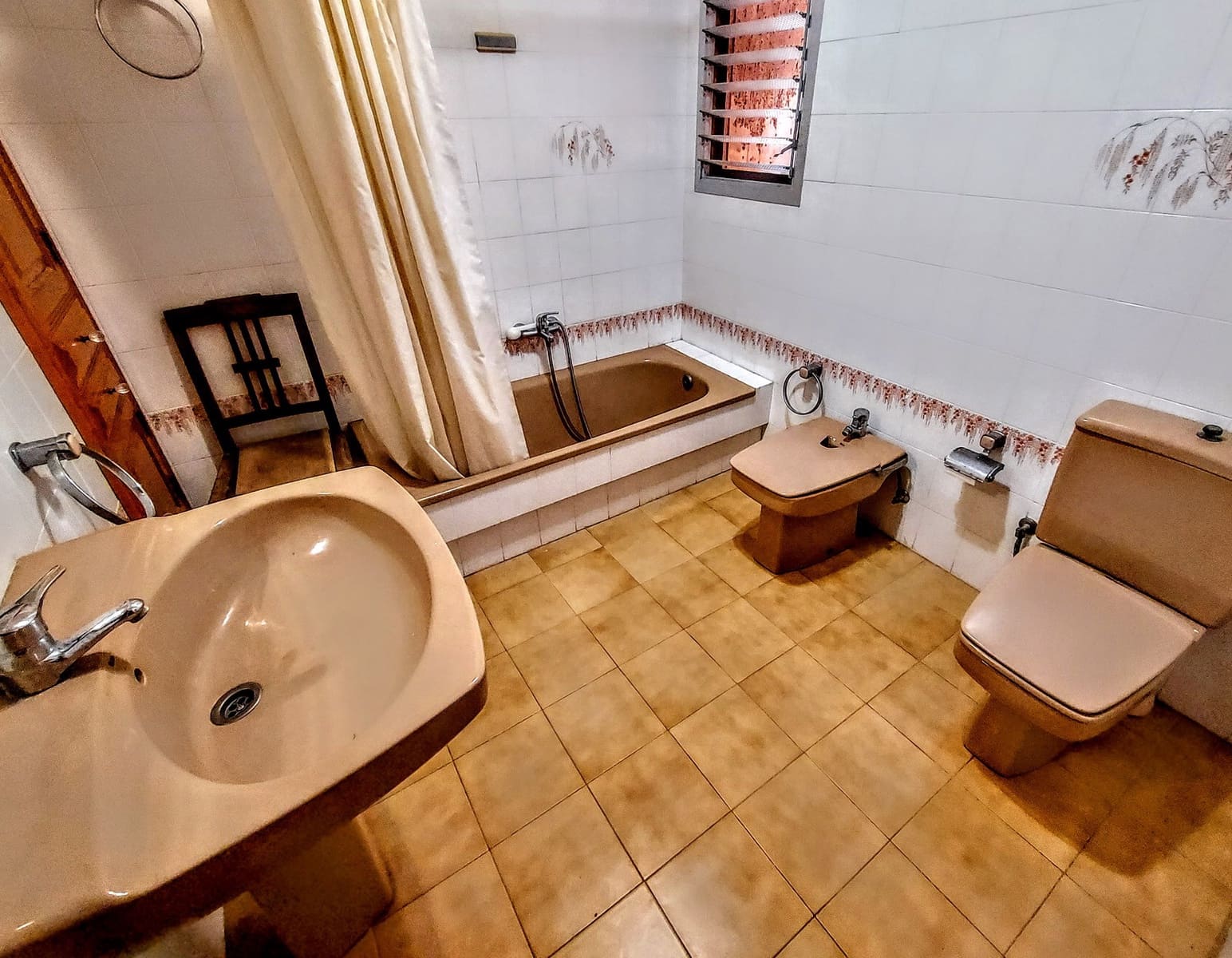 5 makuuhuone Omakotitalo myytävänä paikassa Montserrat - 255 000 € (Ref: 9564836)