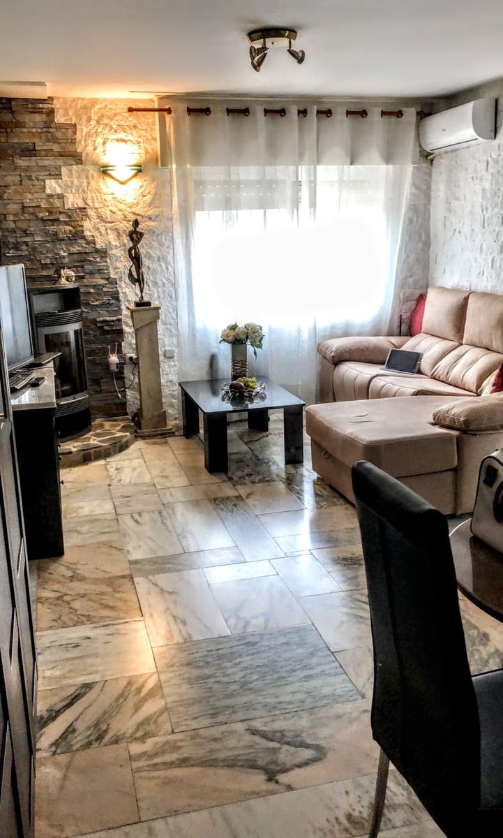 Chalet de 3 habitaciones en Montroy en venta con piscina - 239.000 € (Ref: 9568191)