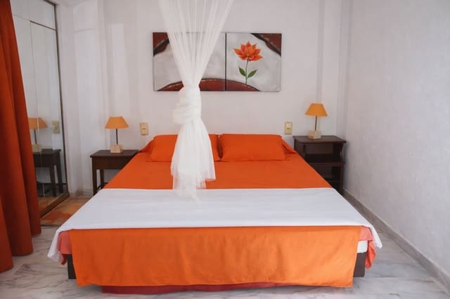 Chalet de 3 habitaciones en Montroy en venta con piscina - 239.000 € (Ref: 9568191)