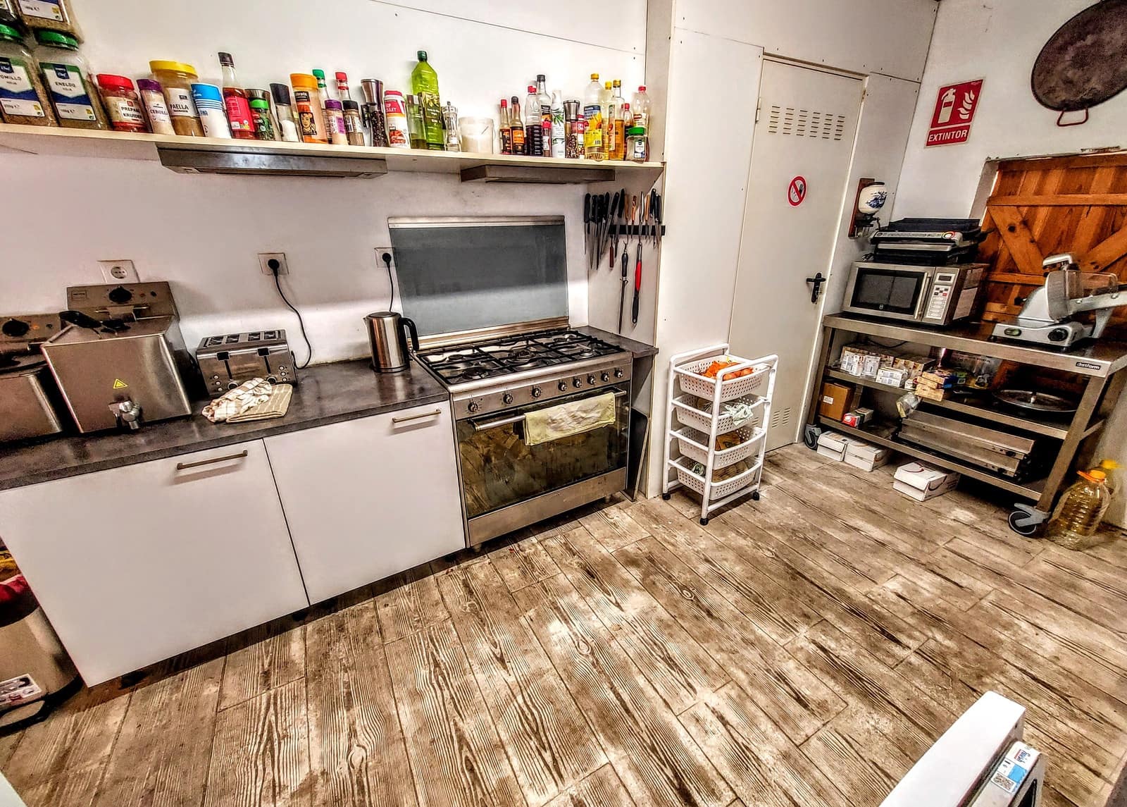 10 bedroom Villa for sale in Godelleta with pool - € 575,000 (Ref: 9582447)