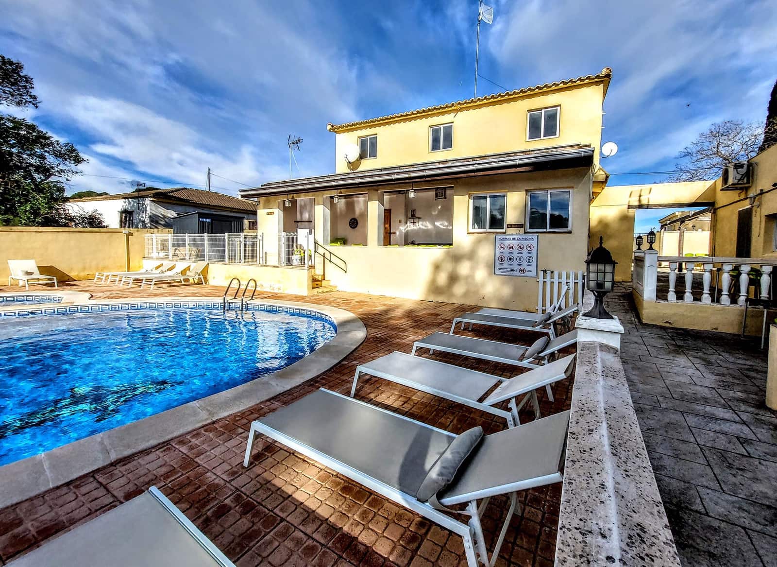 10 bedroom Villa for sale in Godelleta with pool - € 575,000 (Ref: 9582447)