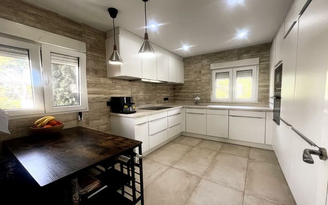 4 Zimmer Villa zu verkaufen in La Cañada, Paterna - 548.000 € (Ref: 9604678)