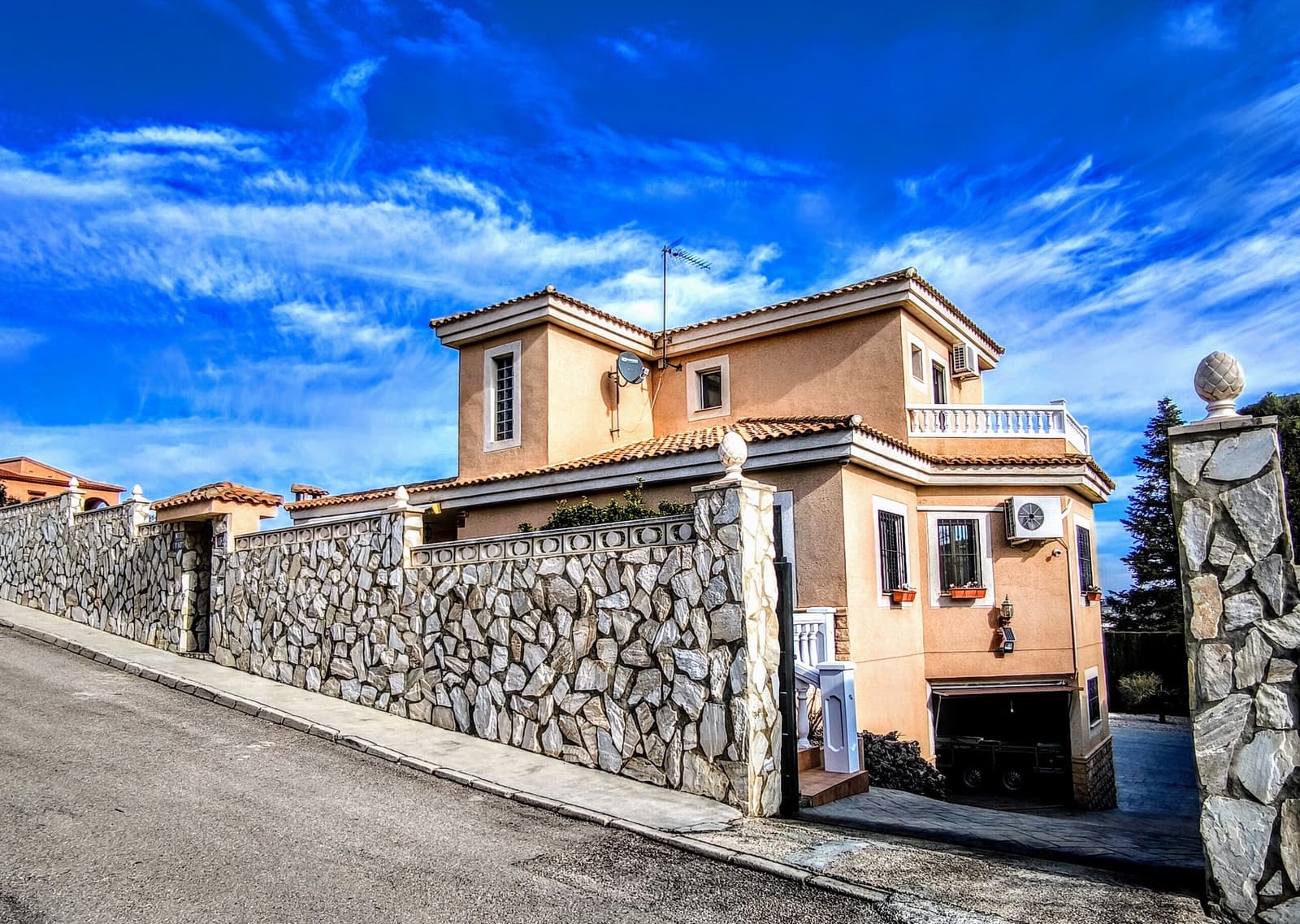 4 soveværelse Villa til salg i Turis med swimmingpool - € 289.000 (Ref: 9647848)