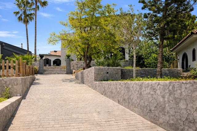 3 Zimmer Villa zu verkaufen in La Pobla de Vallbona mit Pool - 415.000 € (Ref: 9655758)