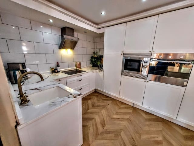 Chalet de 5 habitaciones en Torrent en venta con piscina - 399.000 € (Ref: 9676987)