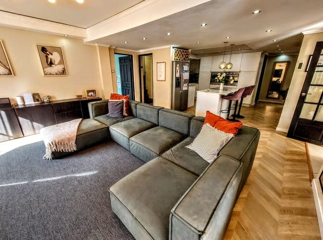 Chalet de 5 habitaciones en Torrent en venta con piscina - 399.000 € (Ref: 9676987)