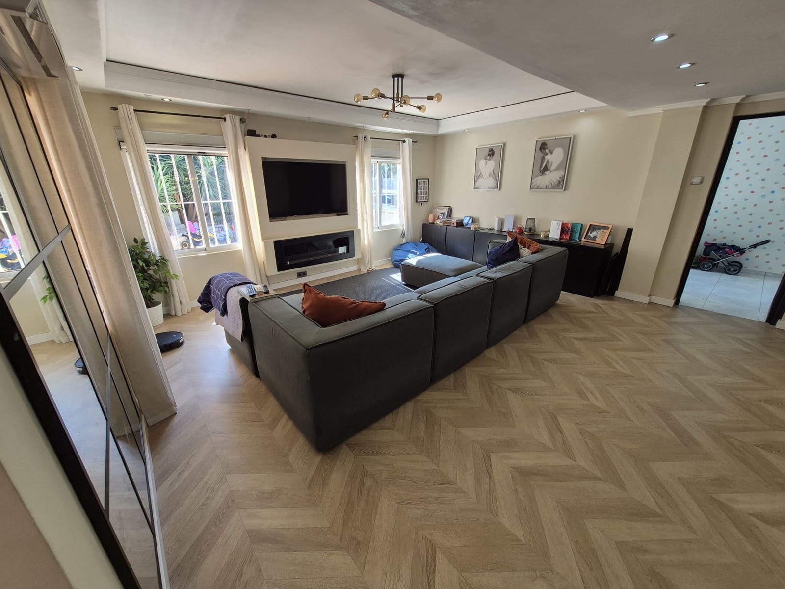 5 bedroom Villa for sale in Torrent with pool garage - € 289,000 (Ref: 9676987)