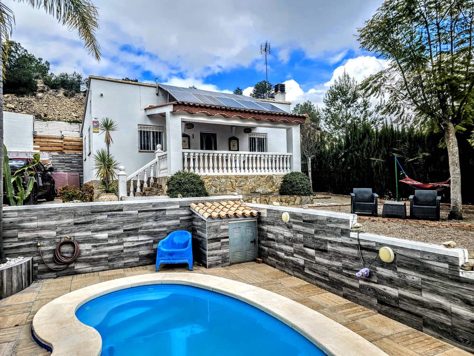 3 bedroom Villa for sale in Pedralba with pool - € 249,500 (Ref: 9721409)