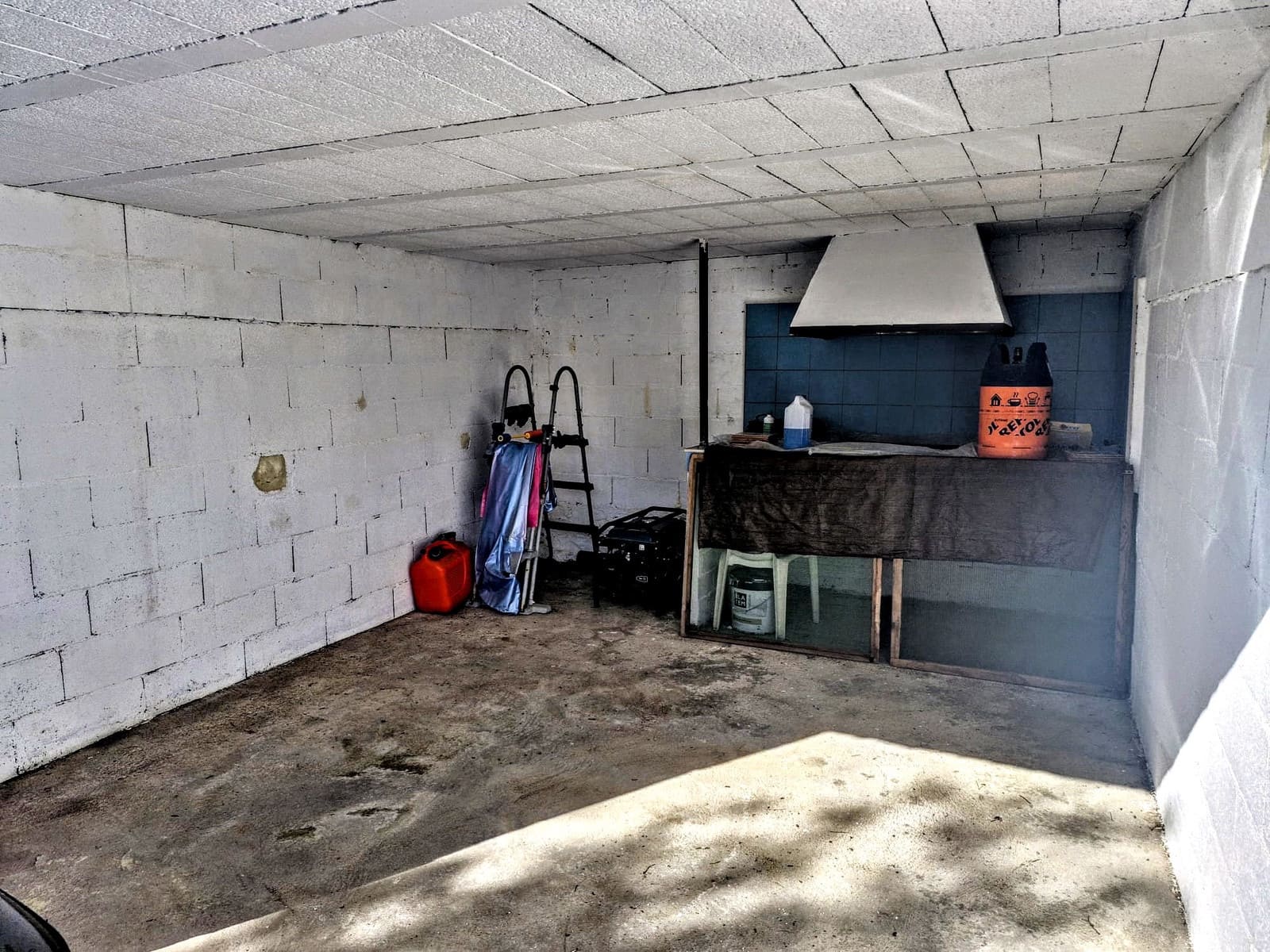 4 bedroom Villa for sale in Montserrat - € 159,000 (Ref: 9755399)