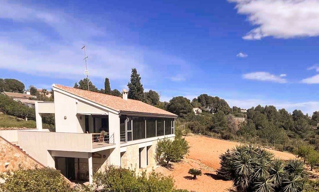 7 bedroom Villa for sale in Montserrat with pool - € 950,000 (Ref: 9758599)