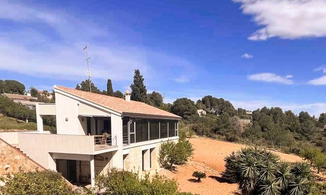 7 bedroom Villa for sale in Montserrat with pool - € 950,000 (Ref: 9758599)