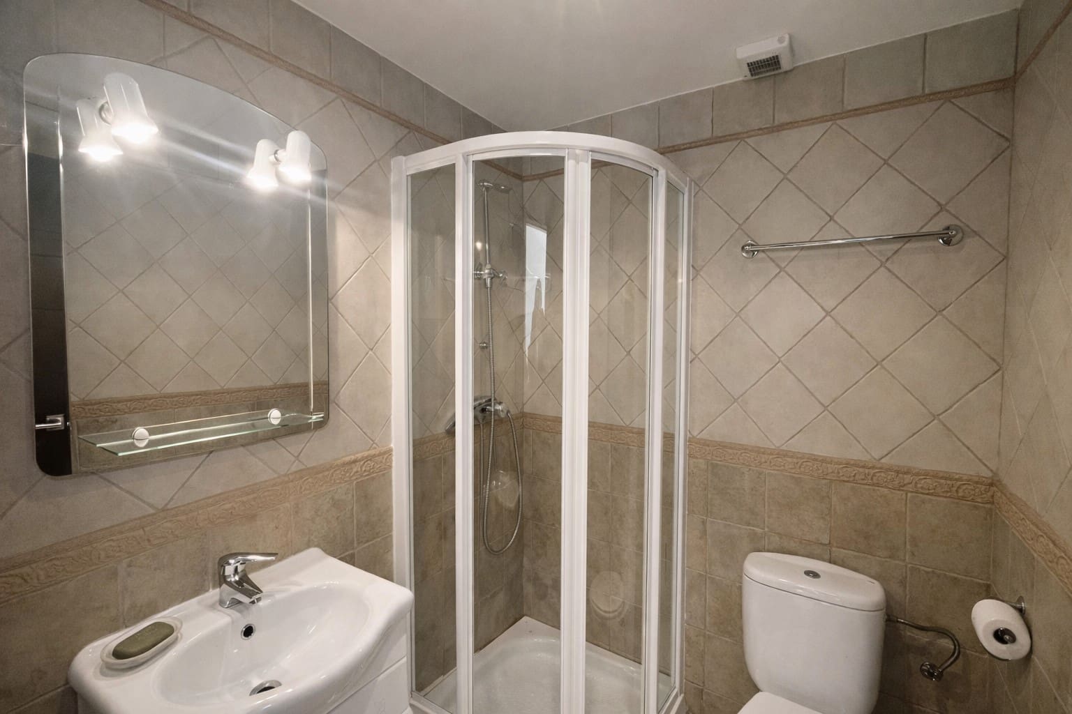 7 bedroom Villa for sale in Montserrat with pool - € 950,000 (Ref: 9758599)