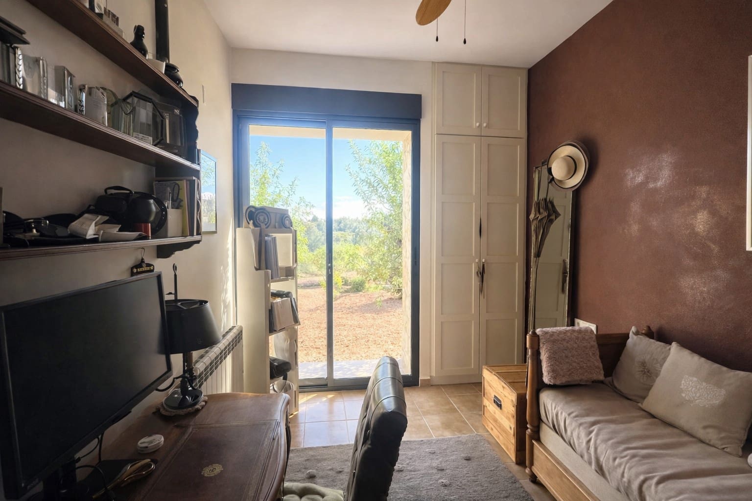 7 bedroom Villa for sale in Montserrat with pool - € 950,000 (Ref: 9758599)