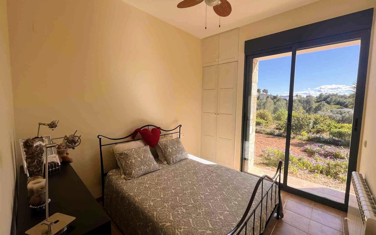 7 bedroom Villa for sale in Montserrat with pool - € 950,000 (Ref: 9758599)