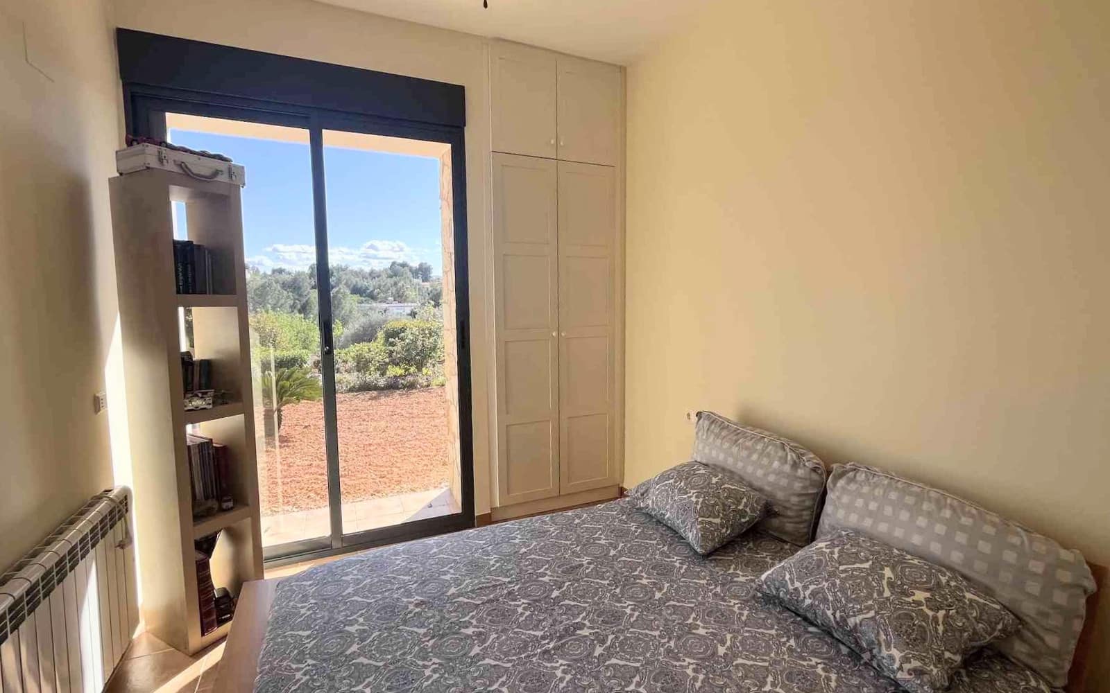 7 bedroom Villa for sale in Montserrat with pool - € 950,000 (Ref: 9758599)