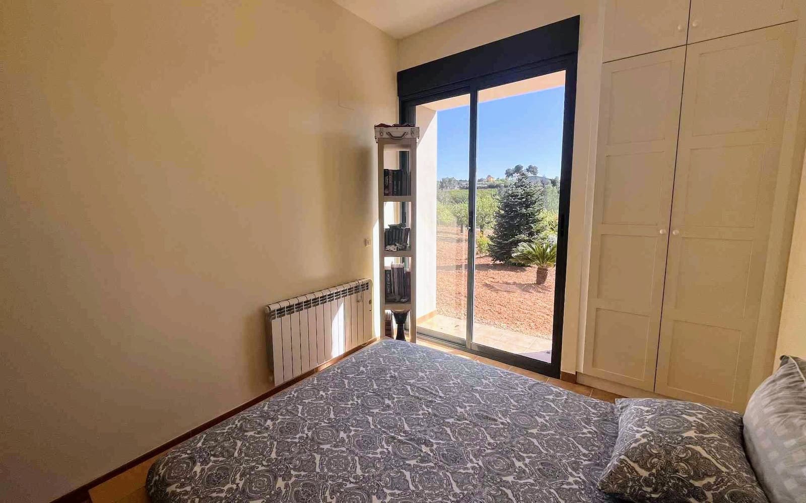 7 bedroom Villa for sale in Montserrat with pool - € 950,000 (Ref: 9758599)