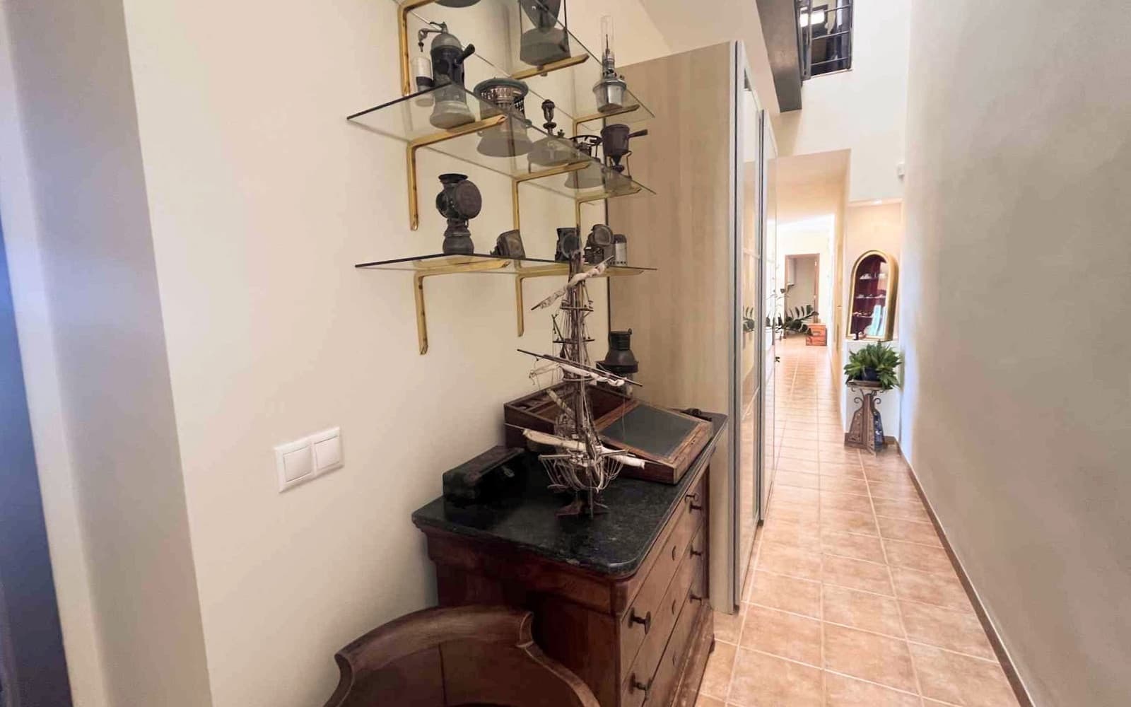 7 bedroom Villa for sale in Montserrat with pool - € 950,000 (Ref: 9758599)