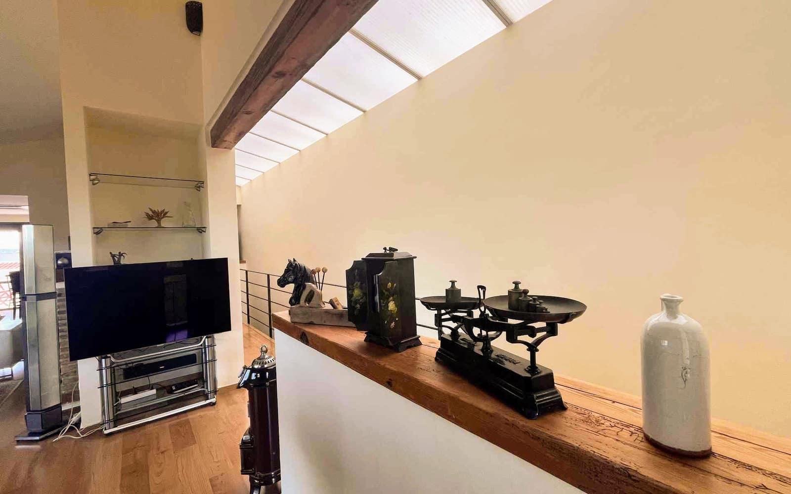 7 bedroom Villa for sale in Montserrat with pool - € 950,000 (Ref: 9758599)