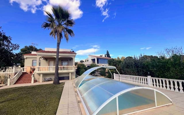 7 bedroom Villa for sale in Montserrat with pool - € 950,000 (Ref: 9758599)