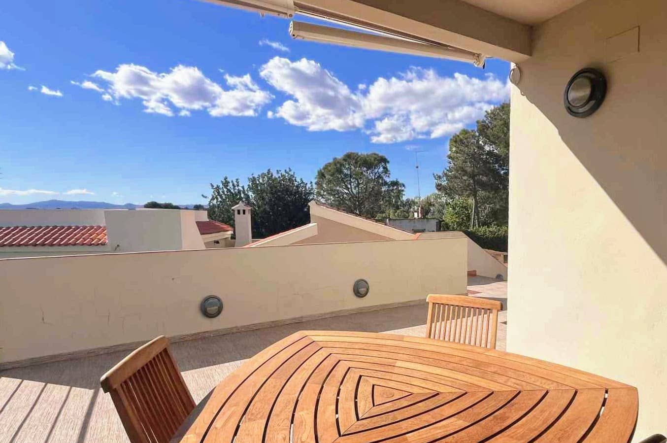 7 bedroom Villa for sale in Montserrat with pool - € 950,000 (Ref: 9758599)