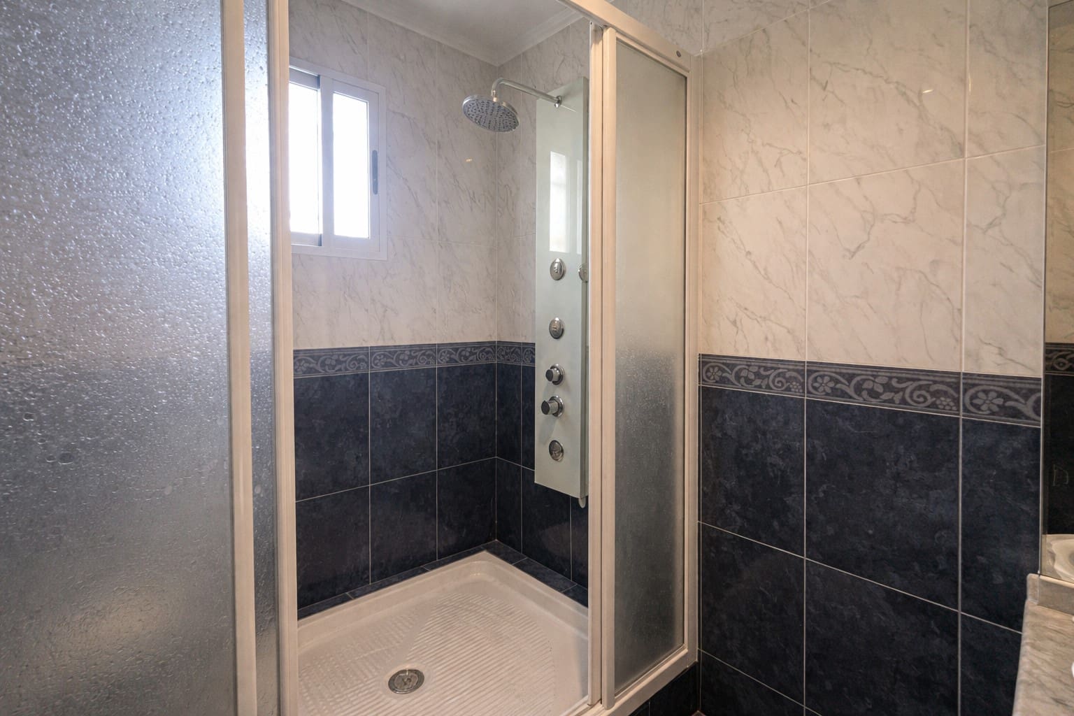 7 bedroom Villa for sale in Montserrat with pool - € 950,000 (Ref: 9758599)