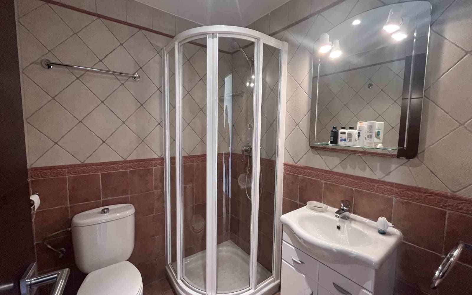 7 bedroom Villa for sale in Montserrat with pool - € 950,000 (Ref: 9758599)