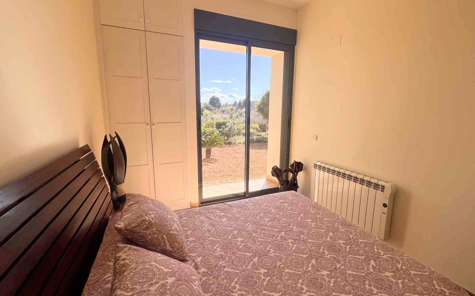 7 bedroom Villa for sale in Montserrat with pool - € 950,000 (Ref: 9758599)