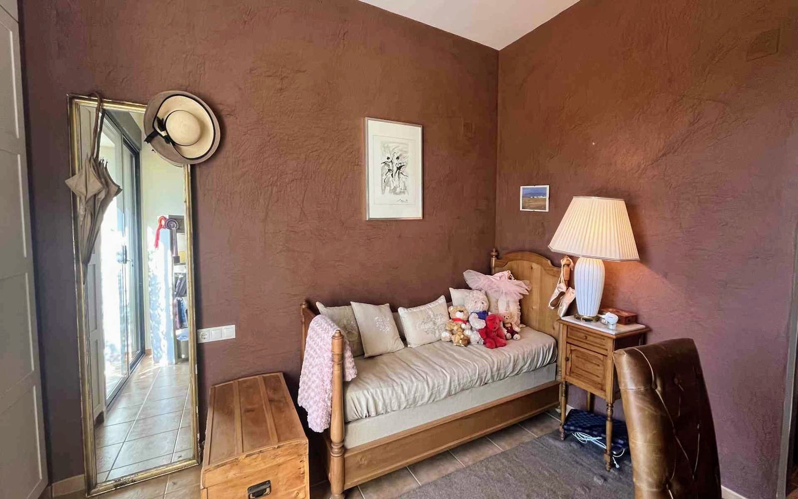 7 bedroom Villa for sale in Montserrat with pool - € 950,000 (Ref: 9758599)