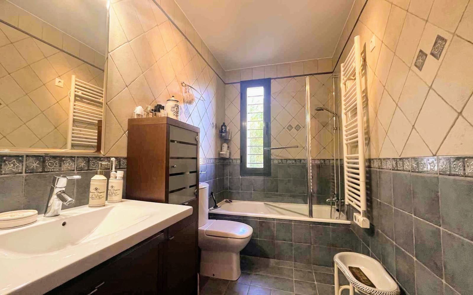 7 bedroom Villa for sale in Montserrat with pool - € 950,000 (Ref: 9758599)