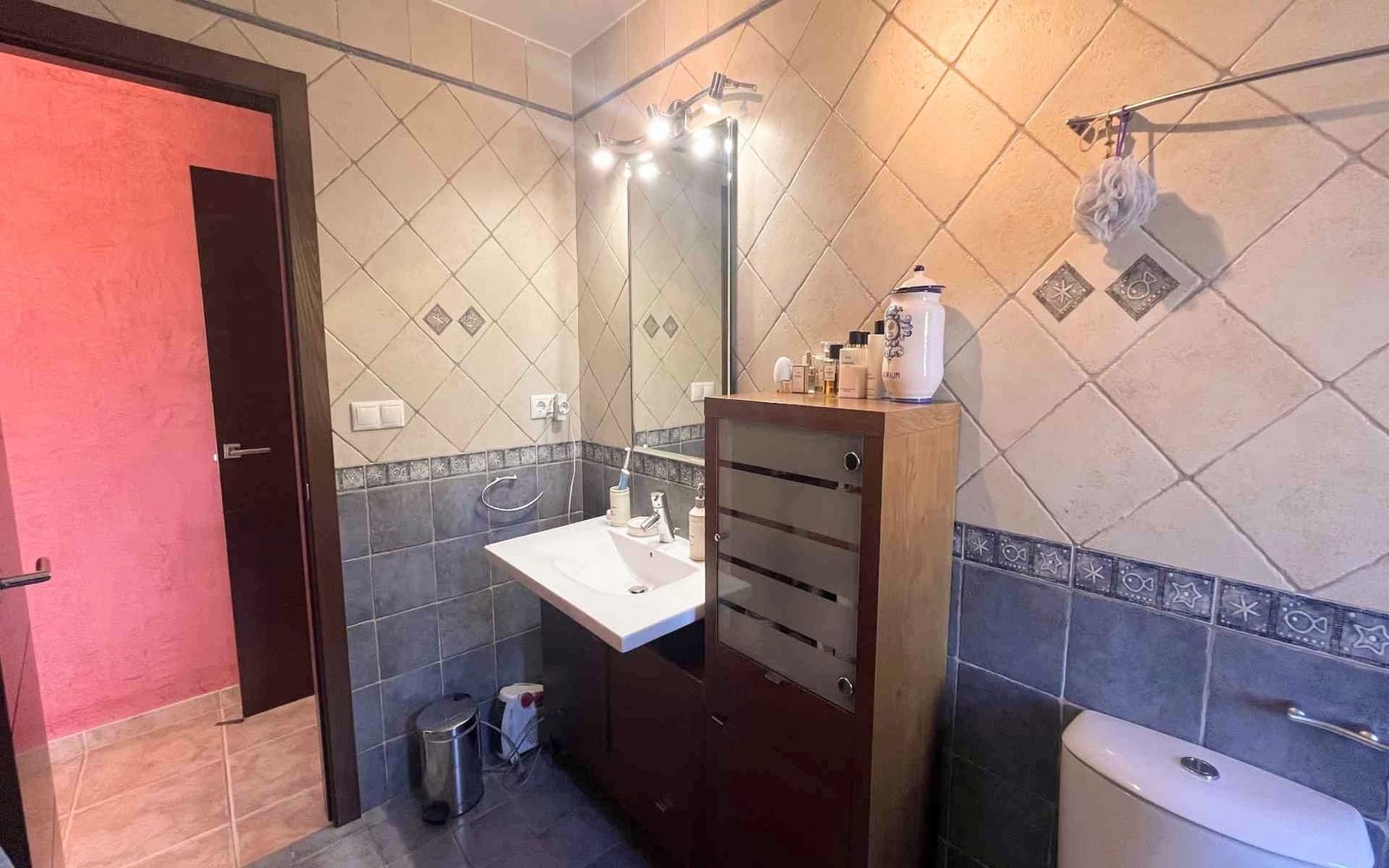 7 bedroom Villa for sale in Montserrat with pool - € 950,000 (Ref: 9758599)