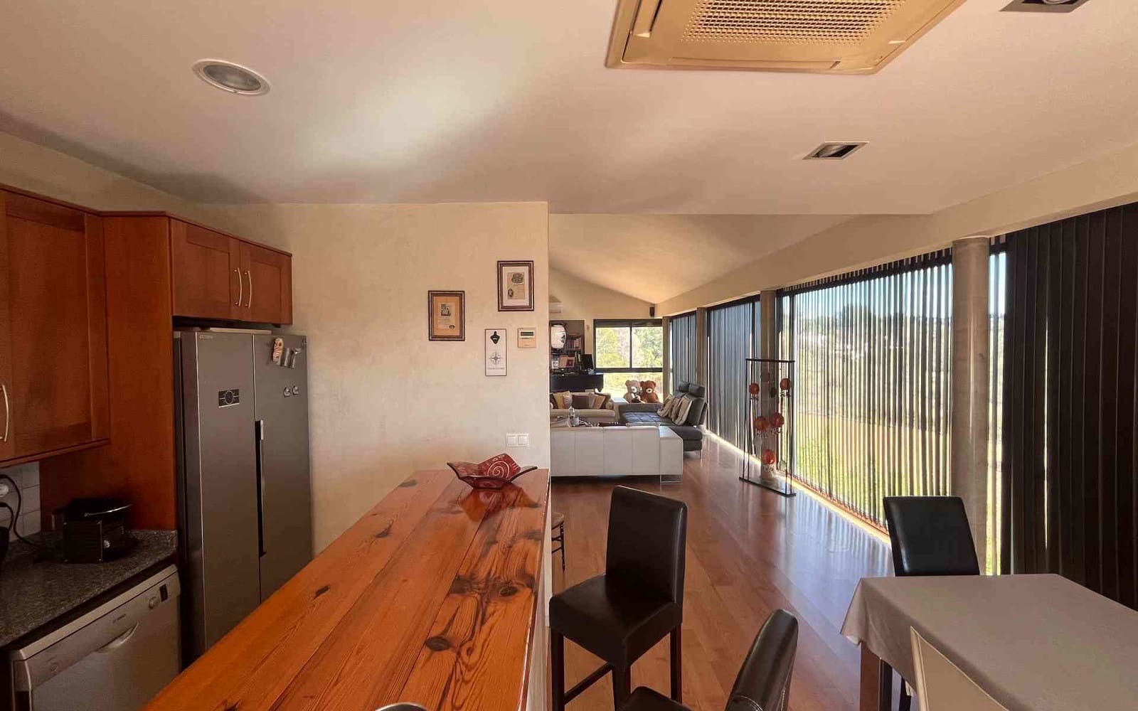 7 bedroom Villa for sale in Montserrat with pool - € 950,000 (Ref: 9758599)