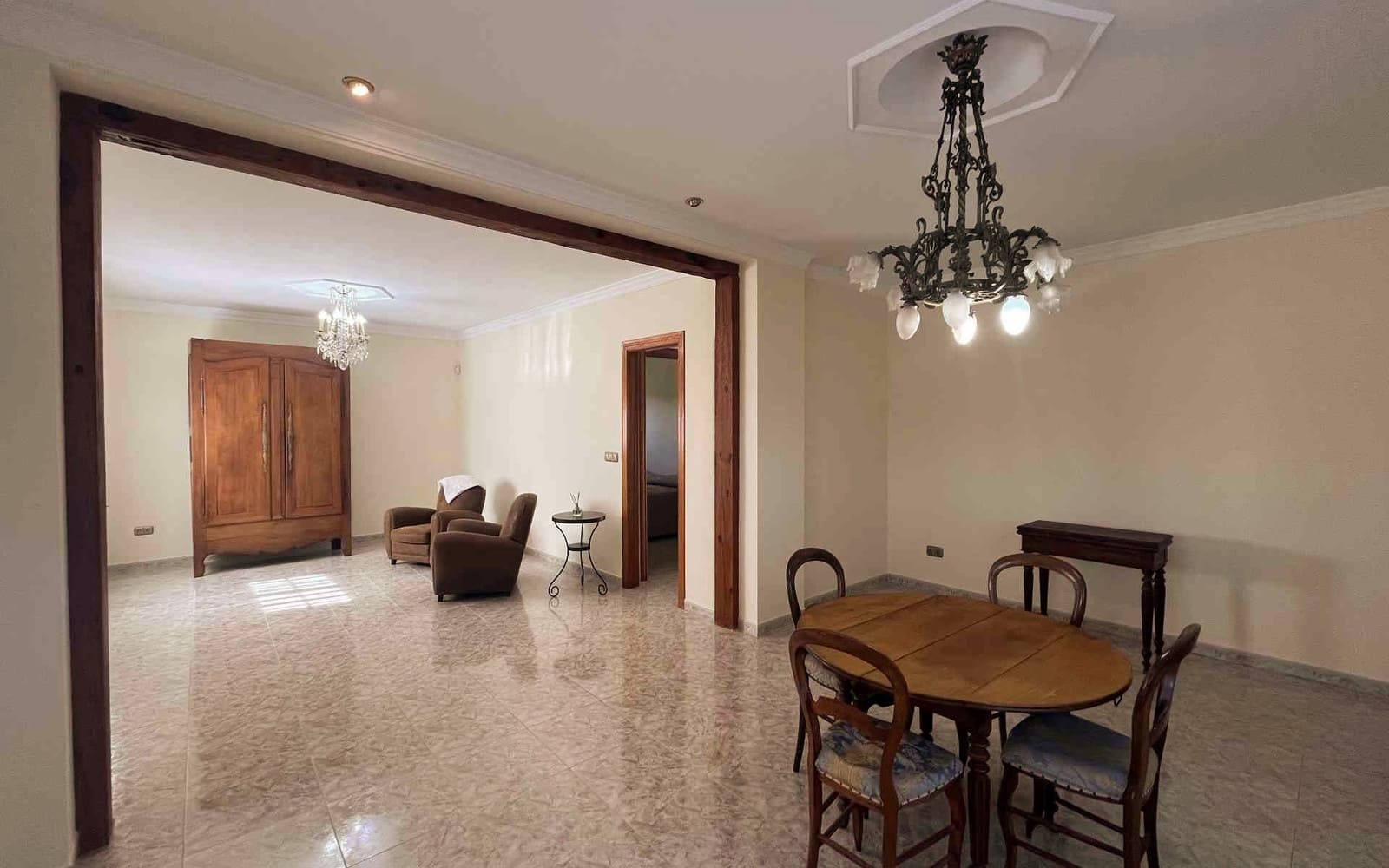 7 bedroom Villa for sale in Montserrat with pool - € 950,000 (Ref: 9758599)