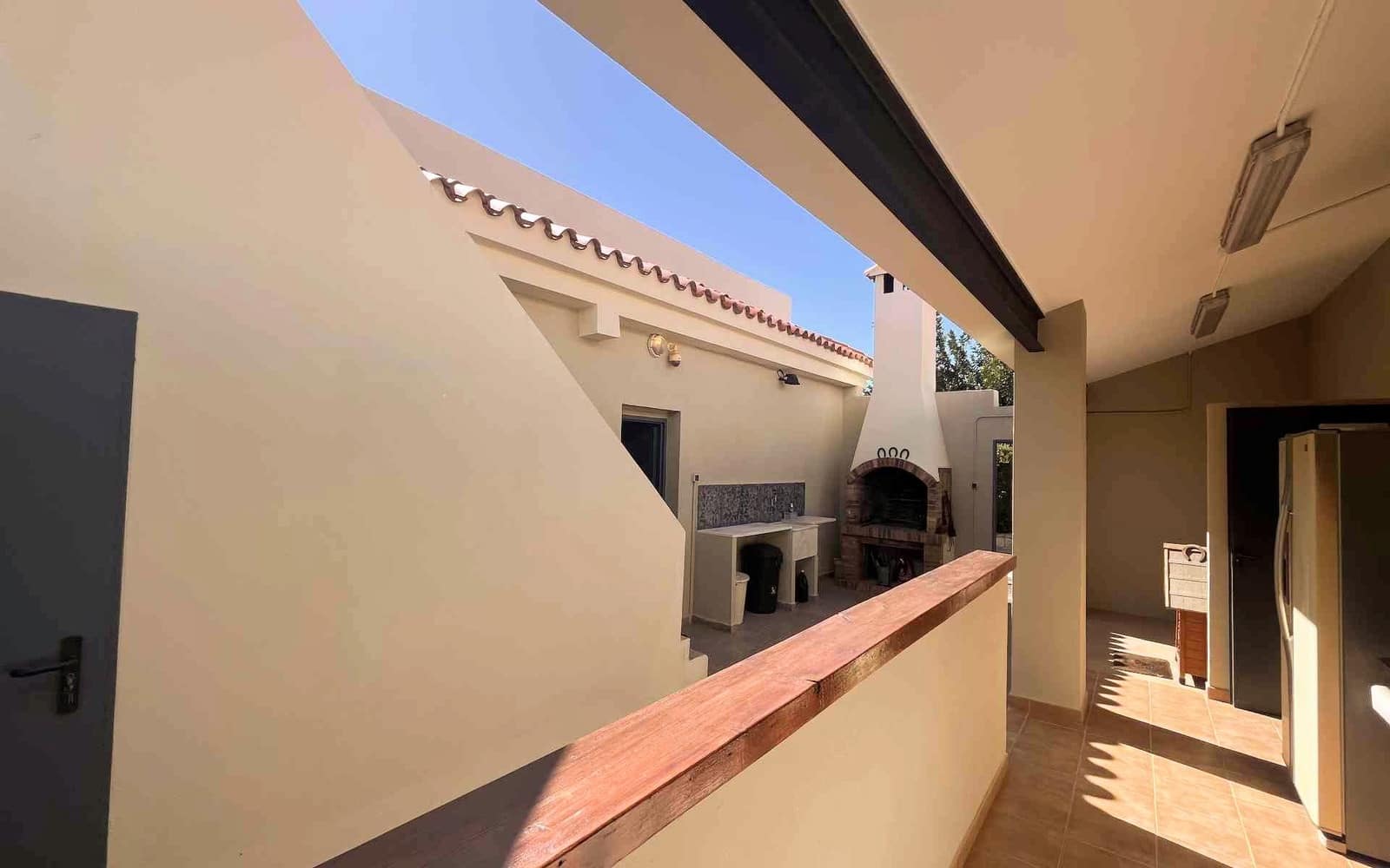 7 bedroom Villa for sale in Montserrat with pool - € 950,000 (Ref: 9758599)