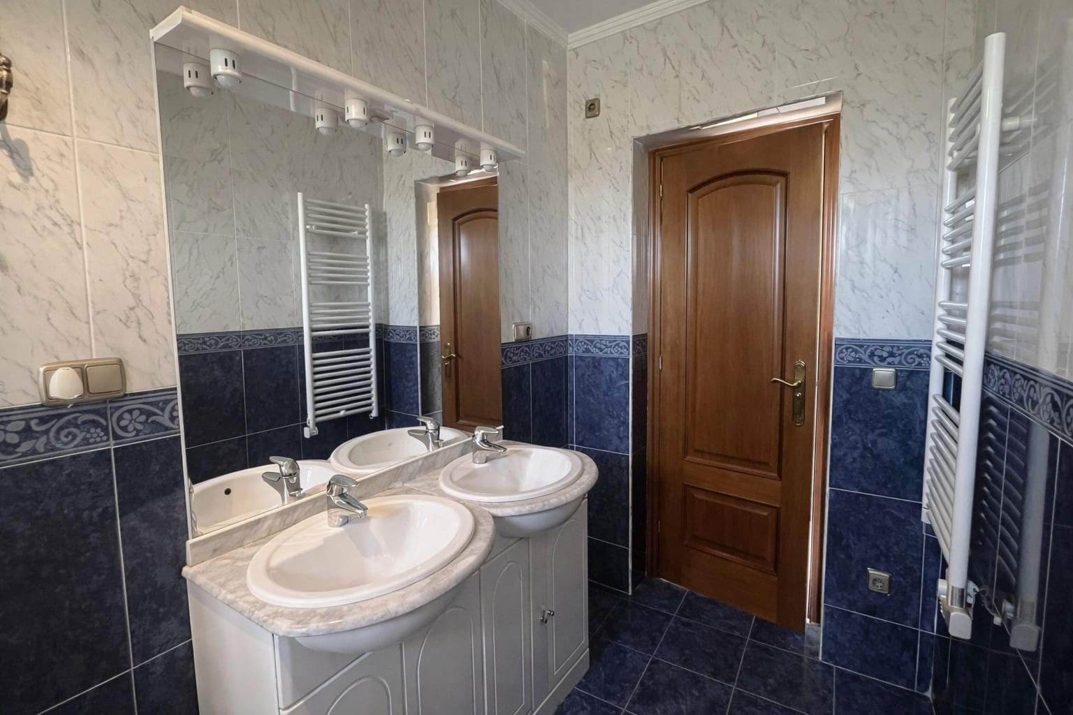 7 bedroom Villa for sale in Montserrat with pool - € 950,000 (Ref: 9758599)