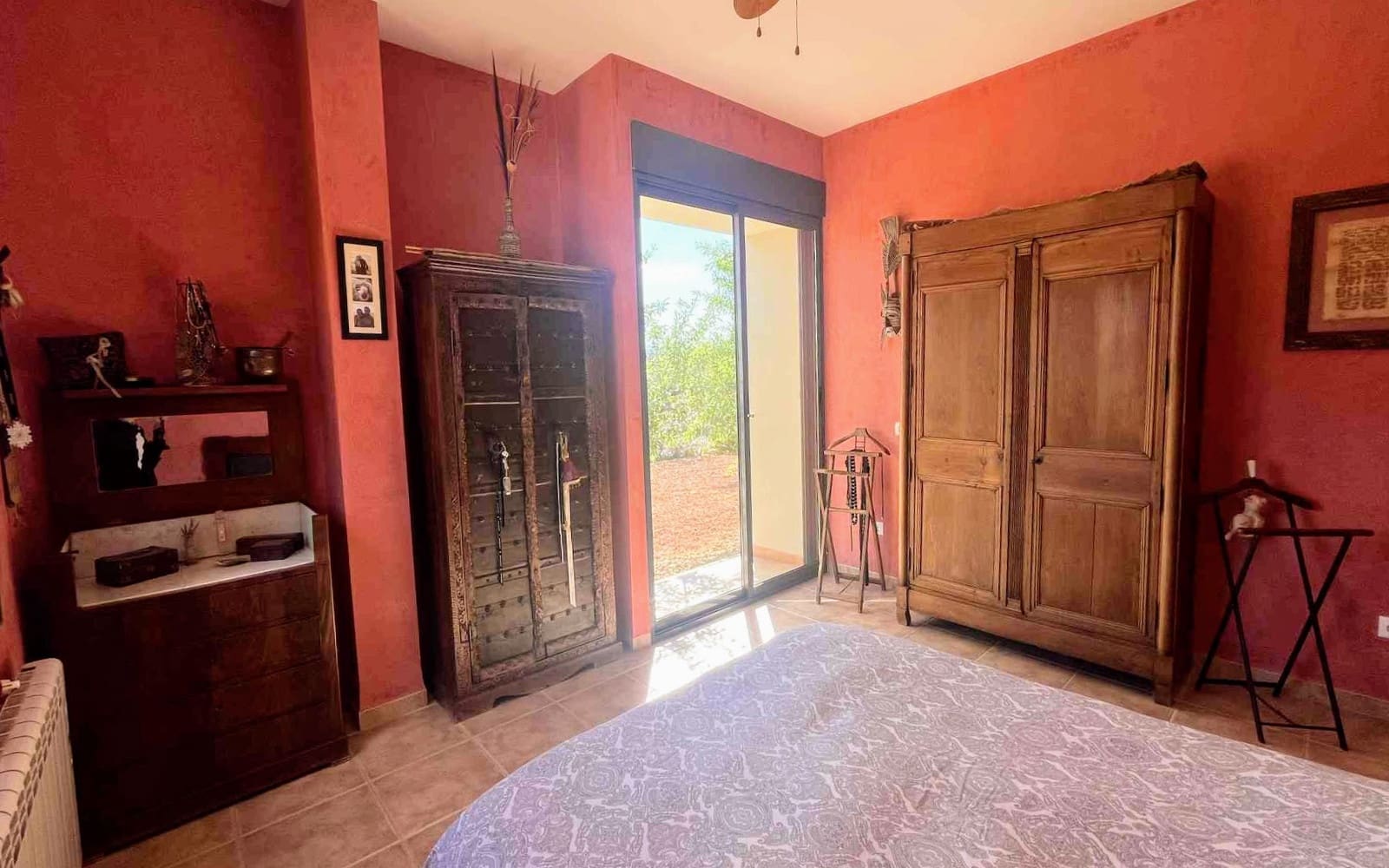 7 bedroom Villa for sale in Montserrat with pool - € 950,000 (Ref: 9758599)