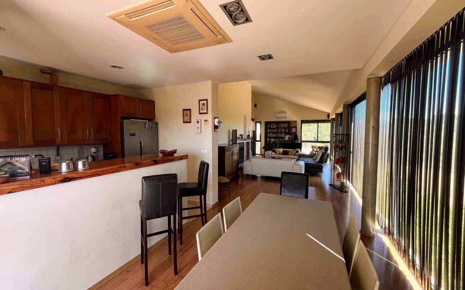 7 bedroom Villa for sale in Montserrat with pool - € 950,000 (Ref: 9758599)