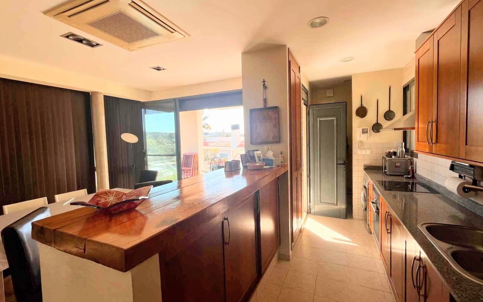 7 bedroom Villa for sale in Montserrat with pool - € 950,000 (Ref: 9758599)