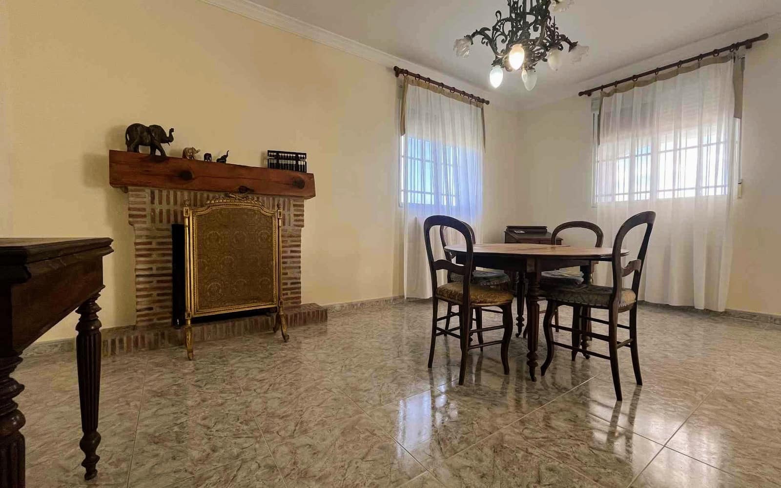 7 bedroom Villa for sale in Montserrat with pool - € 950,000 (Ref: 9758599)